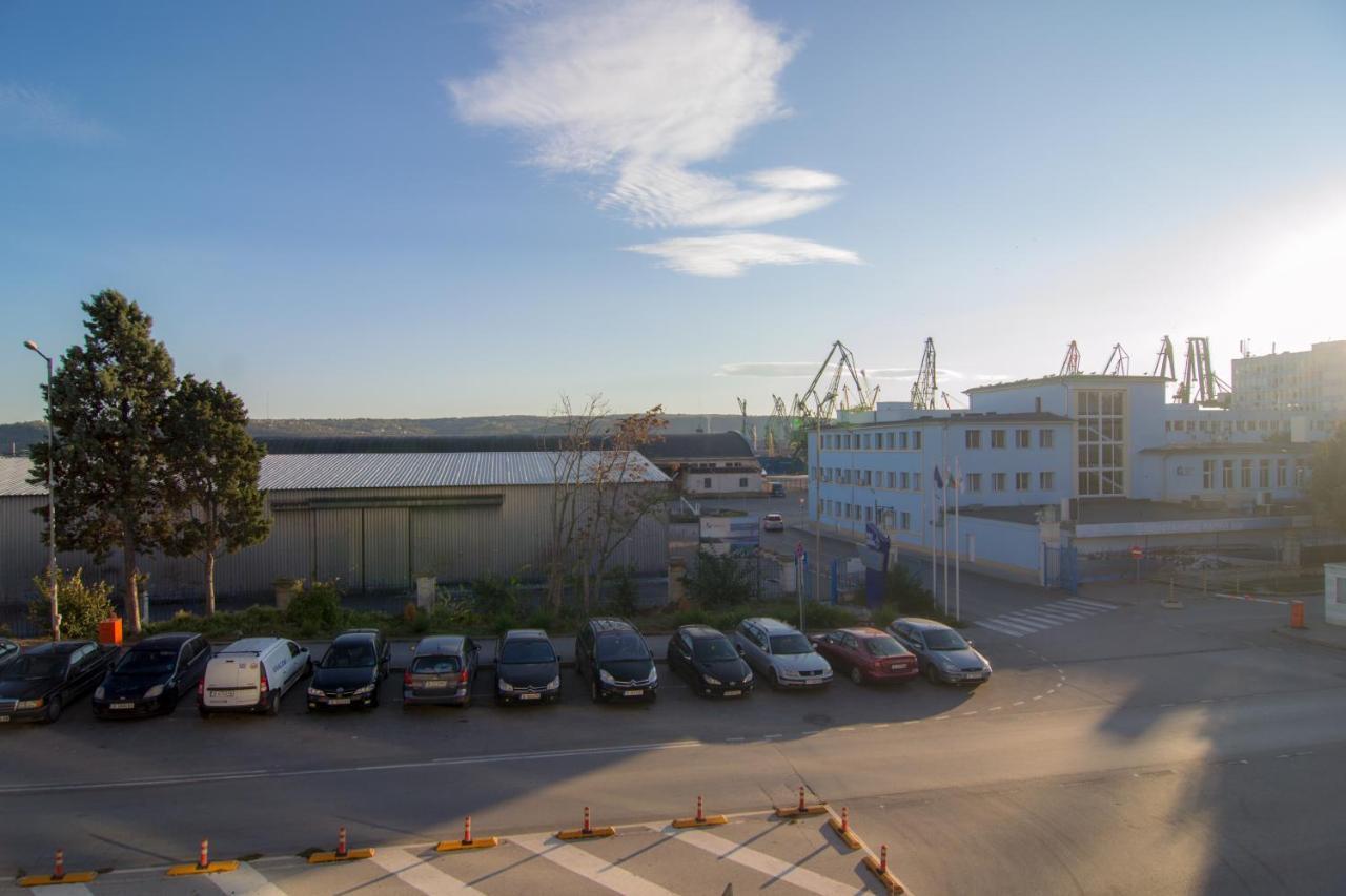 Lunapart Varna Exteriör bild
